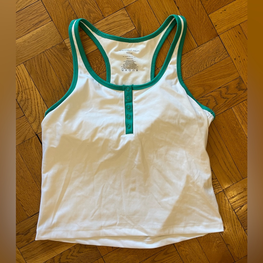 Workout too with built in bra